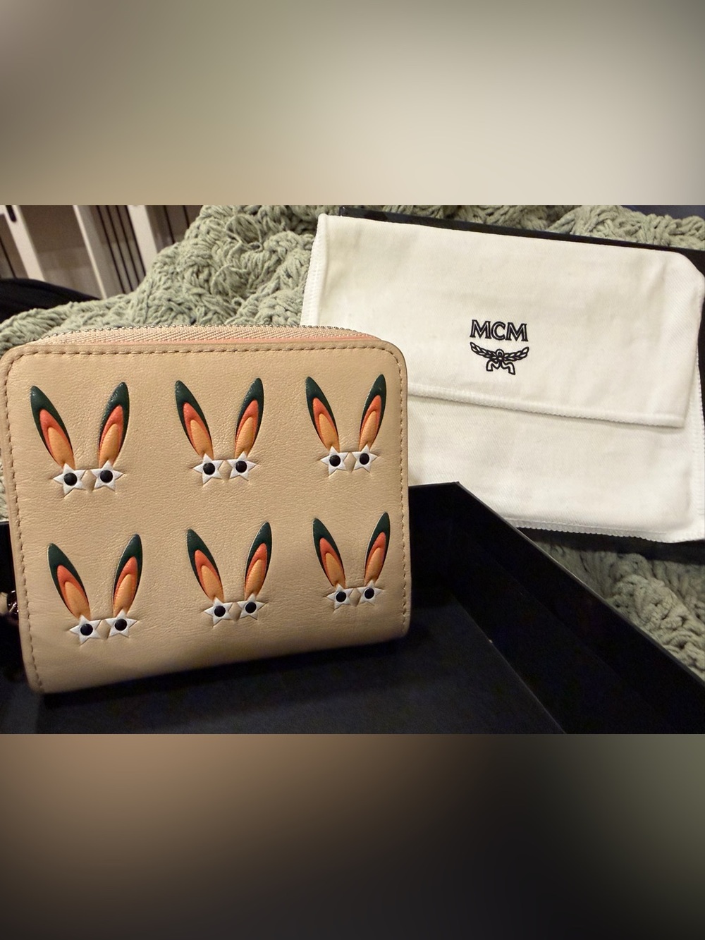 NIB MCM Beige Leather Bi-Fold Zip Wallet with Star Eyed Bunny Full Inclusion